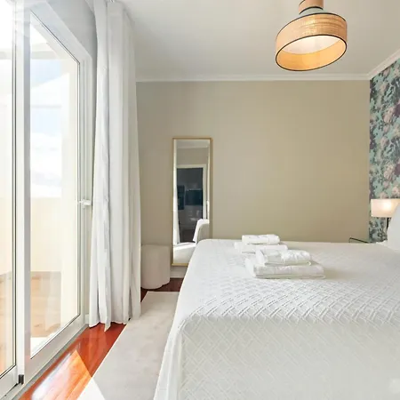 Exquisite Ocean By Madeira Sun Travel Apartment