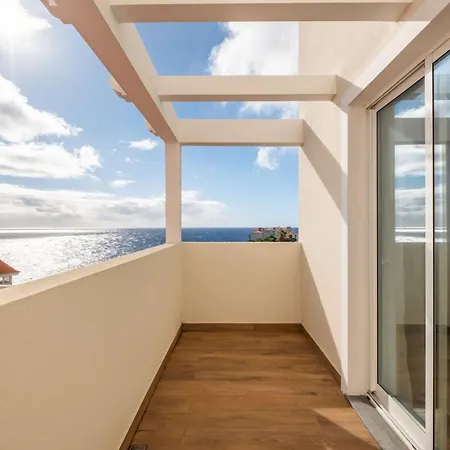 Apartment Exquisite Ocean By Homie Caniço